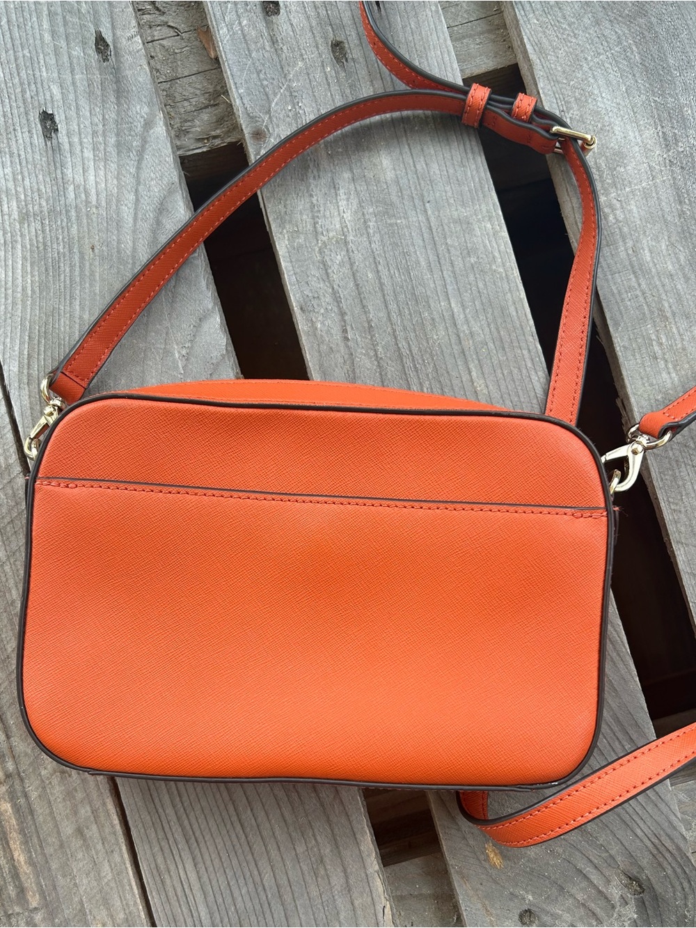 Henri Bendel Orange Saffiano Leather Crossbody Camera Bag Gold Hardware Rare - Picture 2 of 6